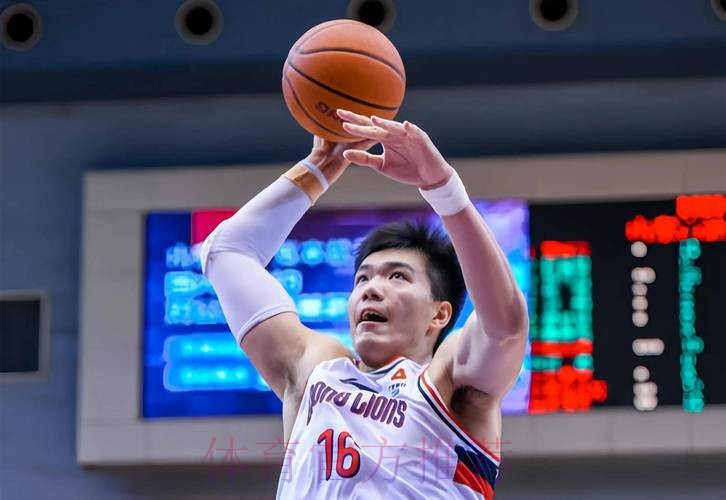 CBA-奎因30+6+9焦泊乔6中6 广东力克深圳 CBA-奎因30+6+9焦泊乔6中6 广东力克深圳